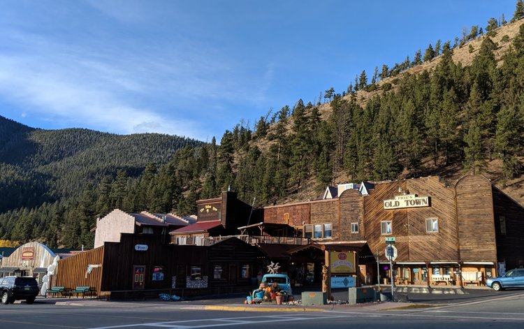 The Enchanted Circle, NM - hot springs, deer, sleep regression, snow and amazing tacos!